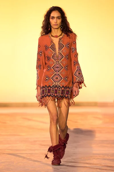 Look 30